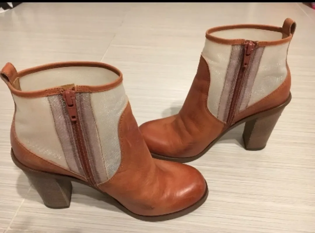 Maison Martin Margiela Leather Iridescent Boots 37 #ThriftyPicks image indicator(4)