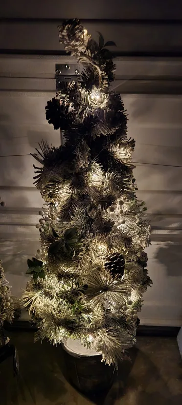 4 ft Pre-Lit Potted Christmas Tree with Timer image indicator(4)