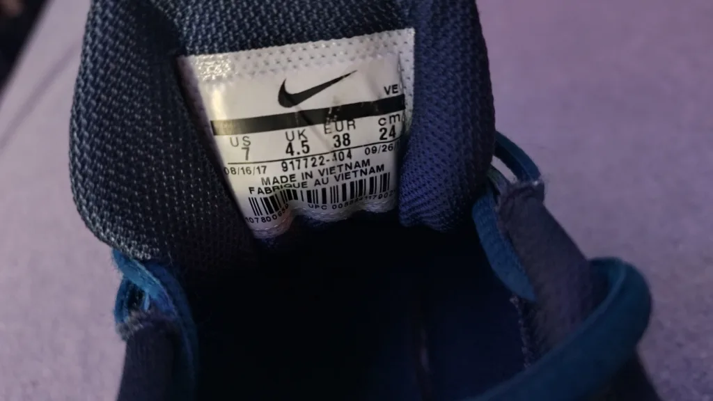 Woman's Nikes image indicator(3)