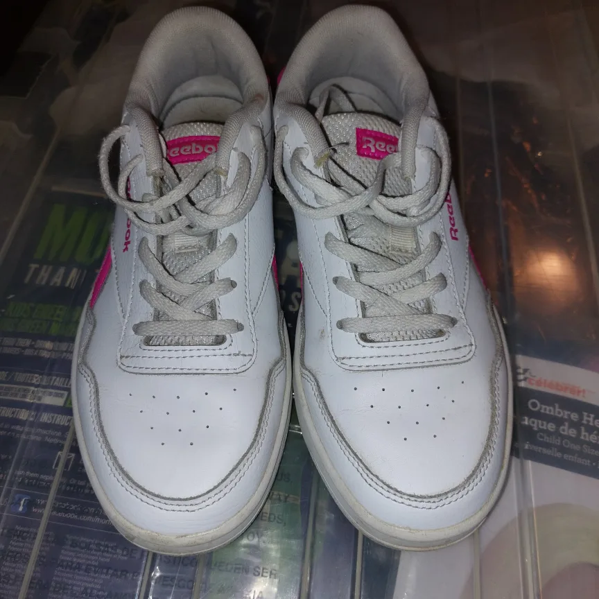 Reebok White and Pink Sneakers Women's Girls Size 7 EUC image indicator(2)