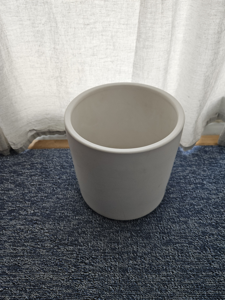 moving sale! White Ceramic Planter Pot 8"x8" - photo 2