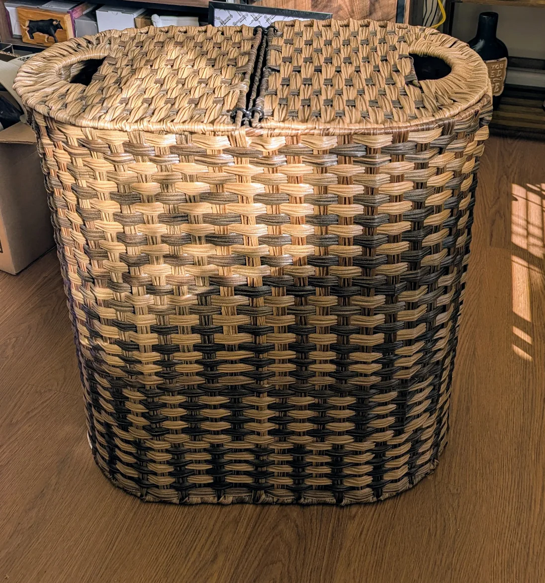 Beautiful Hamper with 2 bags image indicator(2)