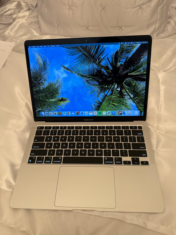 MAC BOOK AIR. Apple M1