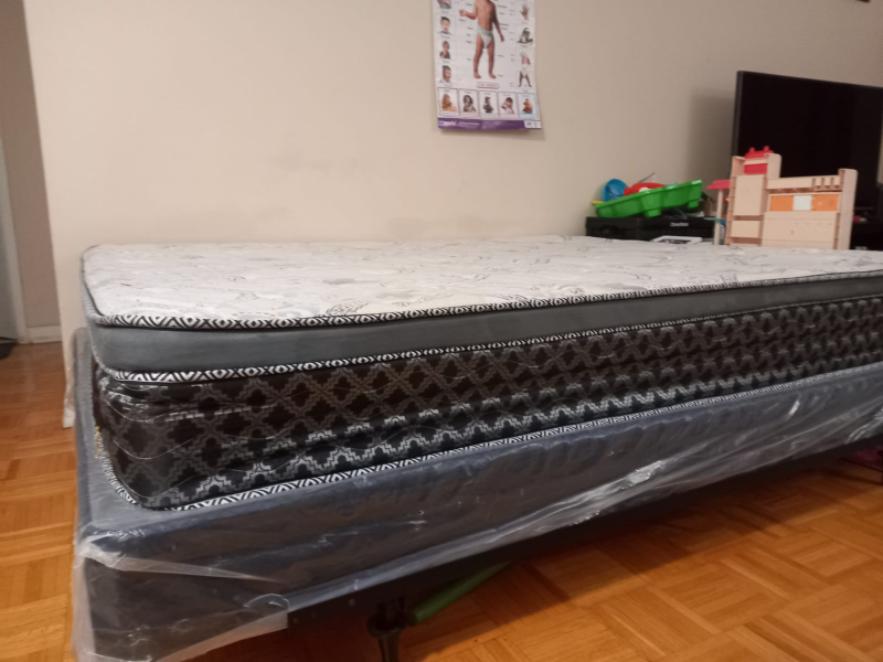 Hardly Used Mattress For Sale - photo 3