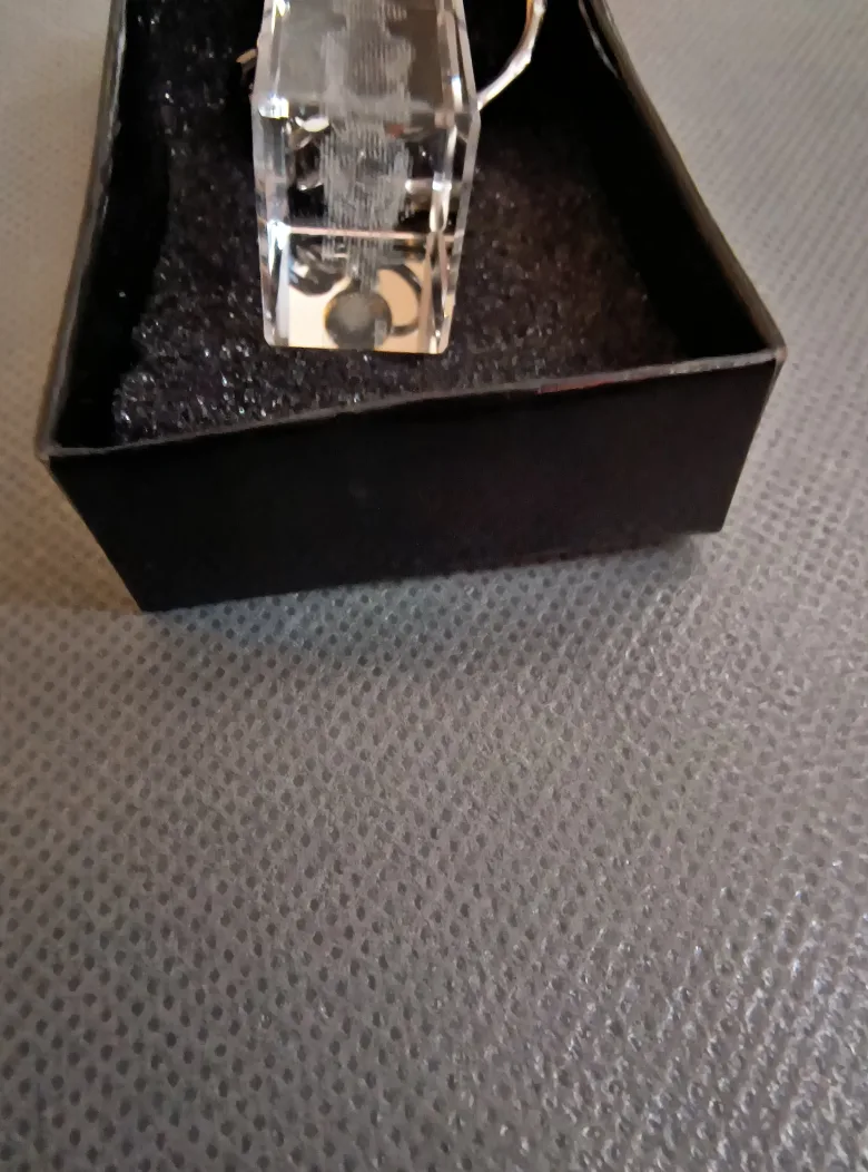 4 different 3D glass keychains image indicator(8)