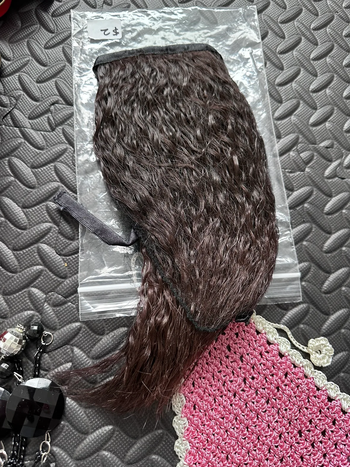 Lot of costume jewelry necklace earring keychain pins wig image indicator(9)