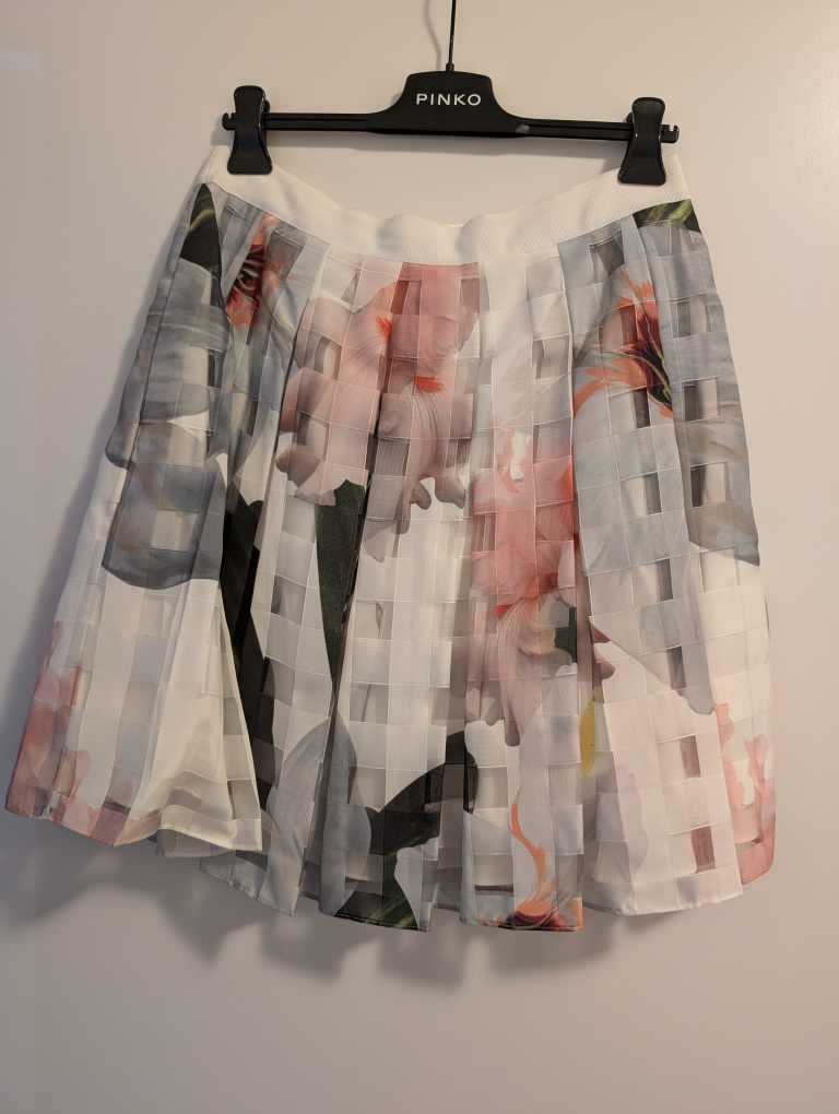 Ted Baker Skirt with Tulle Underlay Size 3 / USA 8