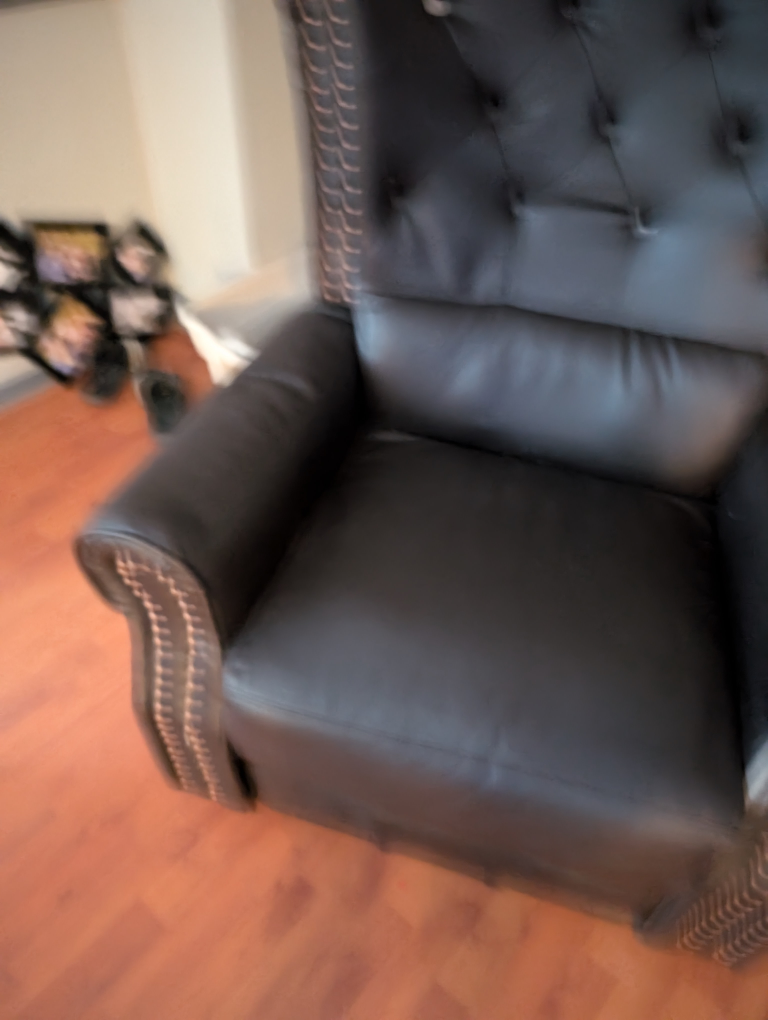 Black/ very dark brown Recliner Chair #freecycle - photo 2
