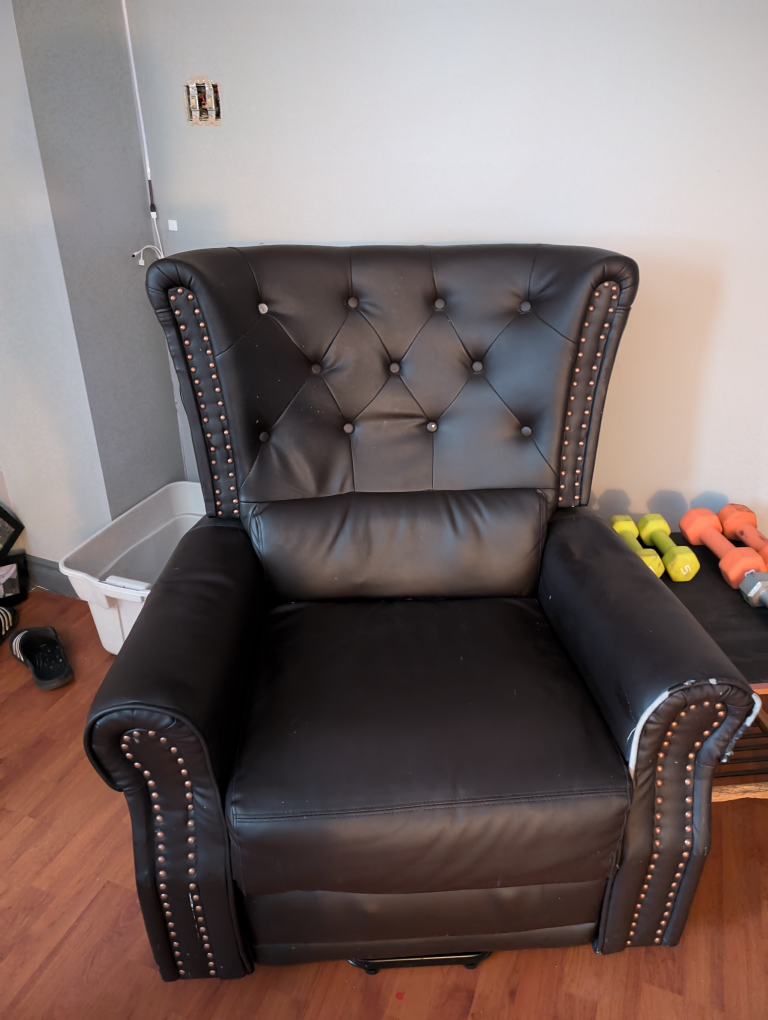 Black/ very dark brown Recliner Chair #freecycle - photo 3