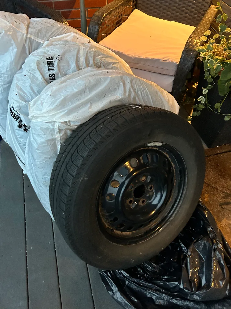 Set of 4 Winter Tires on Steel Rims from Honda Odyssey image indicator(2)