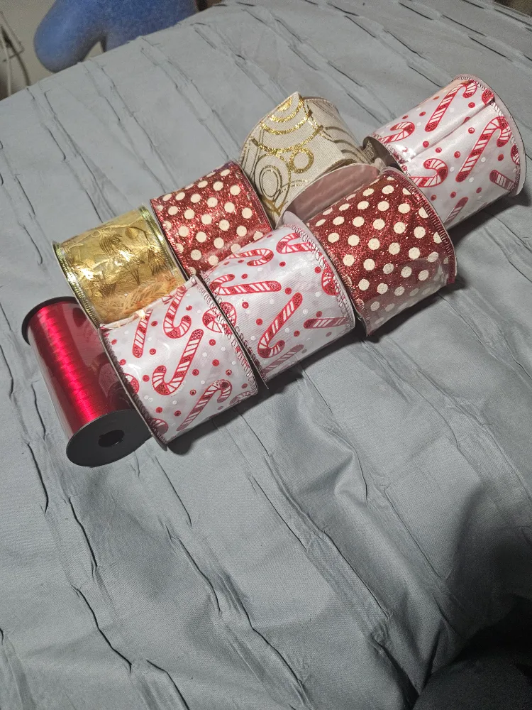 8 Rolls of Christmas Ribbon image indicator(3)