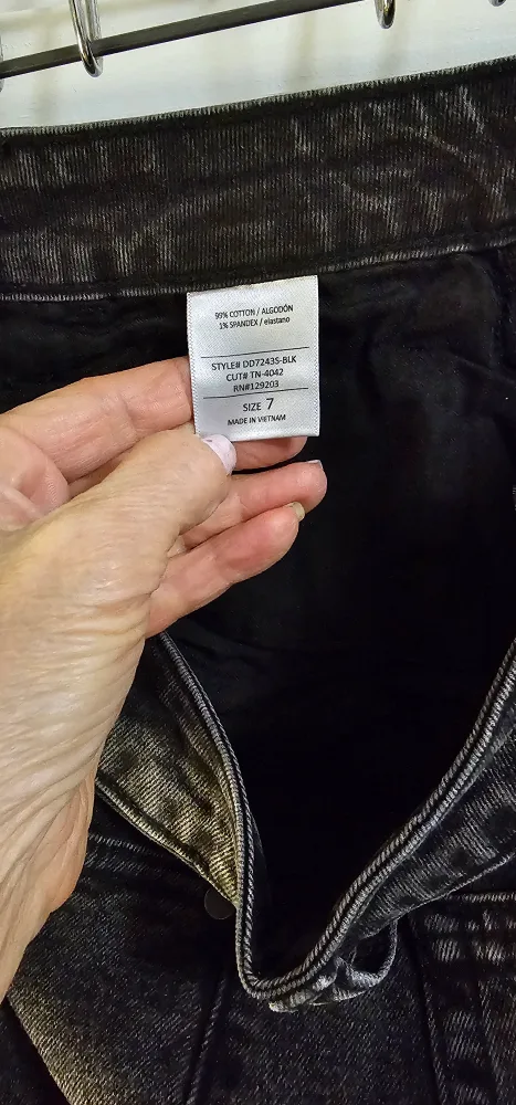 Fashion Nova Black Acid Wash Jeans #ThriftyPicks image indicator(3)