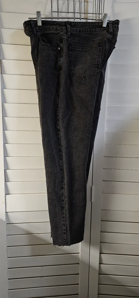 Fashion Nova Black Acid Wash Jeans #ThriftyPicks image indicator(7)