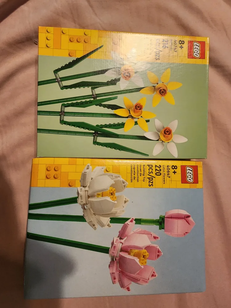 LEGO Daffodils and Lotus Flowers Building Sets