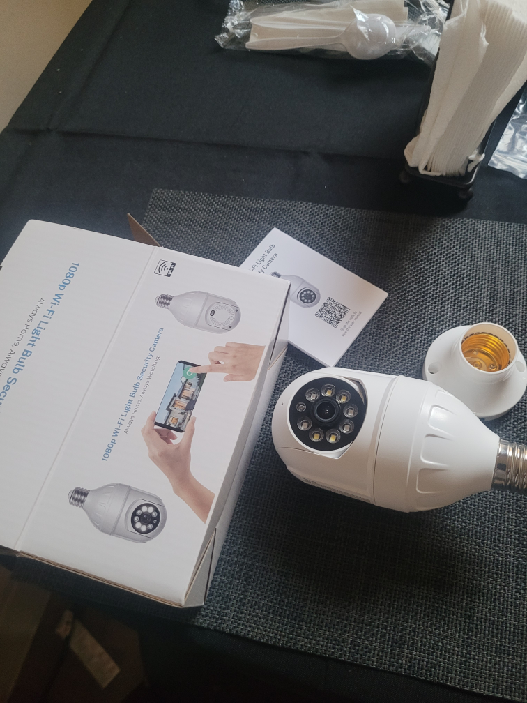 1080p Wi-Fi Light Bulb Security Camera - photo 4