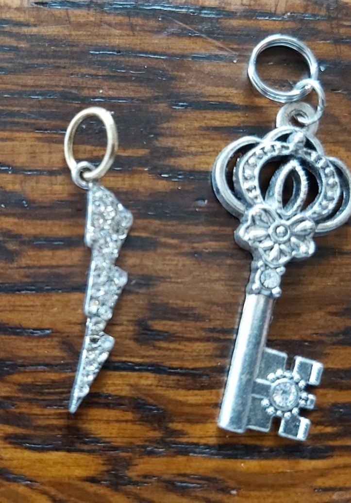 3 Silver tone Charms - photo 2