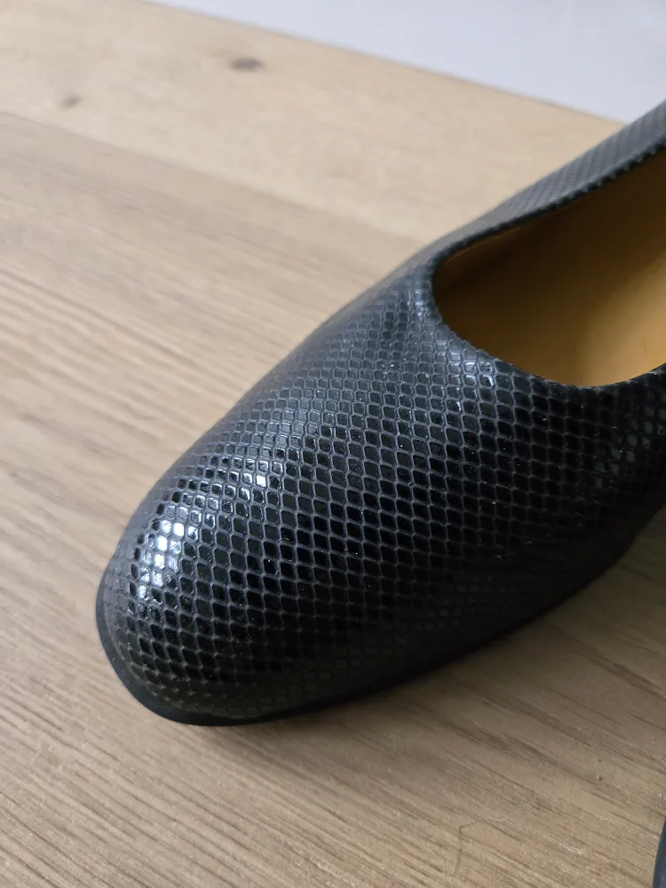 Vintage Black Snakeskin Clarks Heels. size 11. euc image indicator(8)