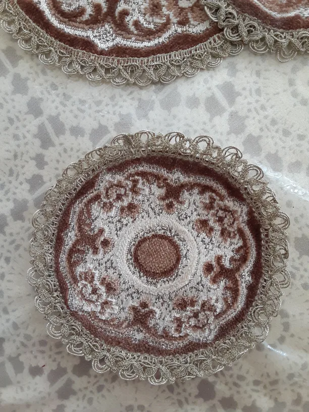 embroidered placemats - set of 6 image indicator(2)