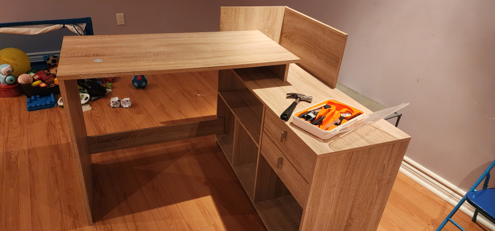Corner desk