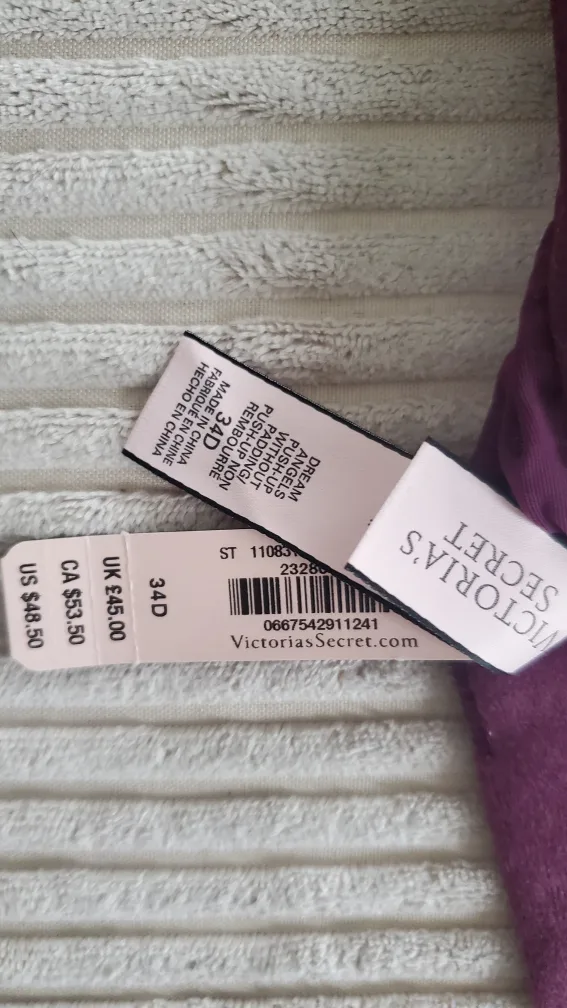 Victoria's Secret 34D Bra and Panty Set image indicator(3)