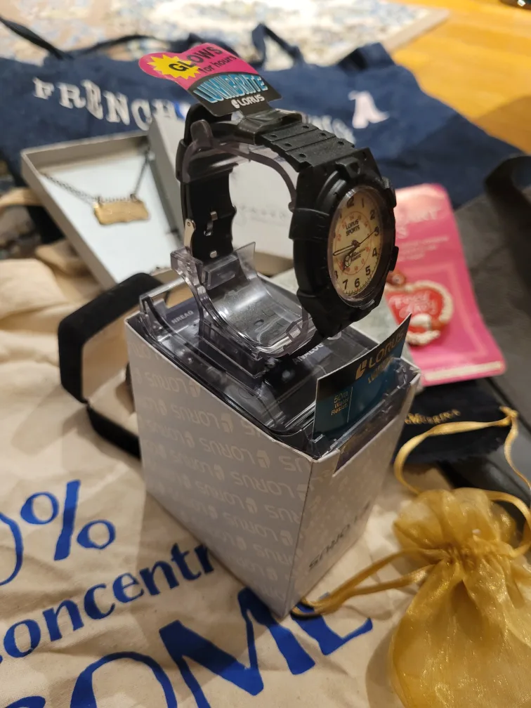 Lorus Sports Watch with Lumibrite or amethyst pendant image indicator(2)