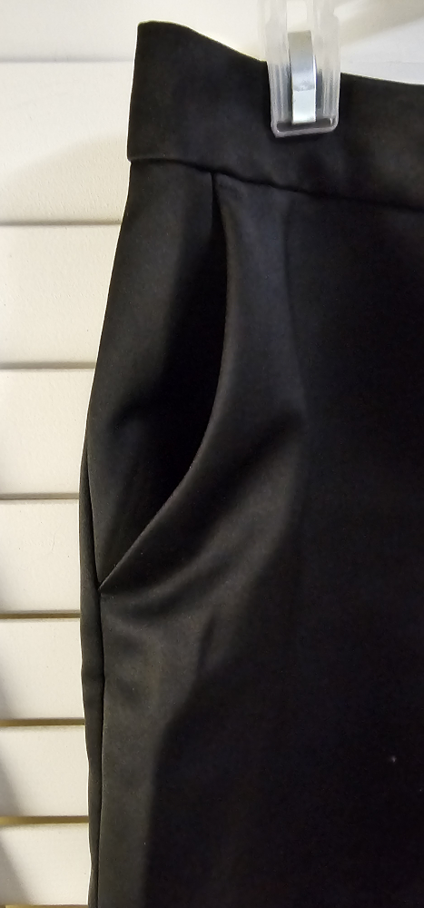 Black H&M Skirt Size 6 zippers on the front - photo 5