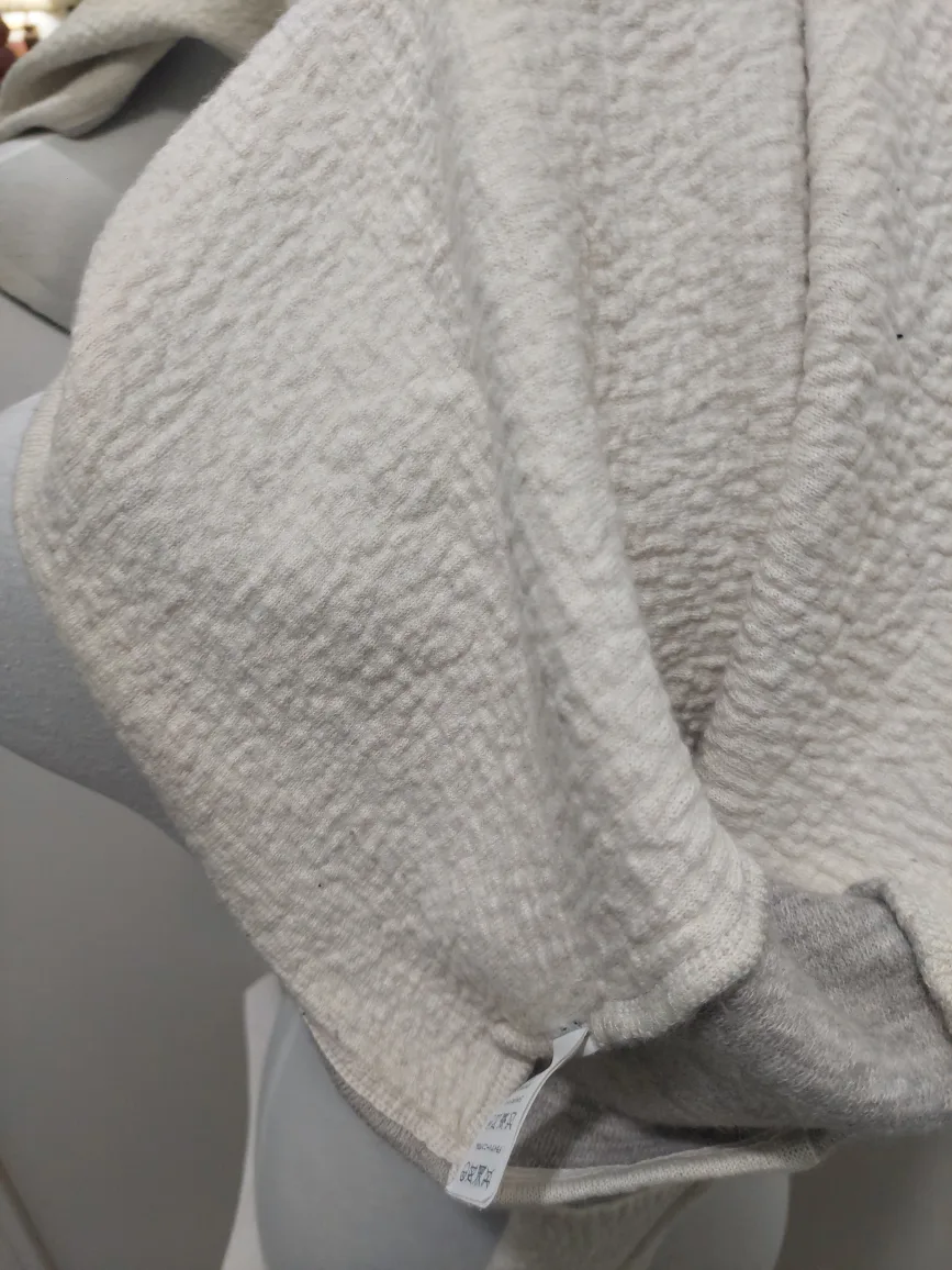 Grey and White Cropped Sweater image indicator(3)