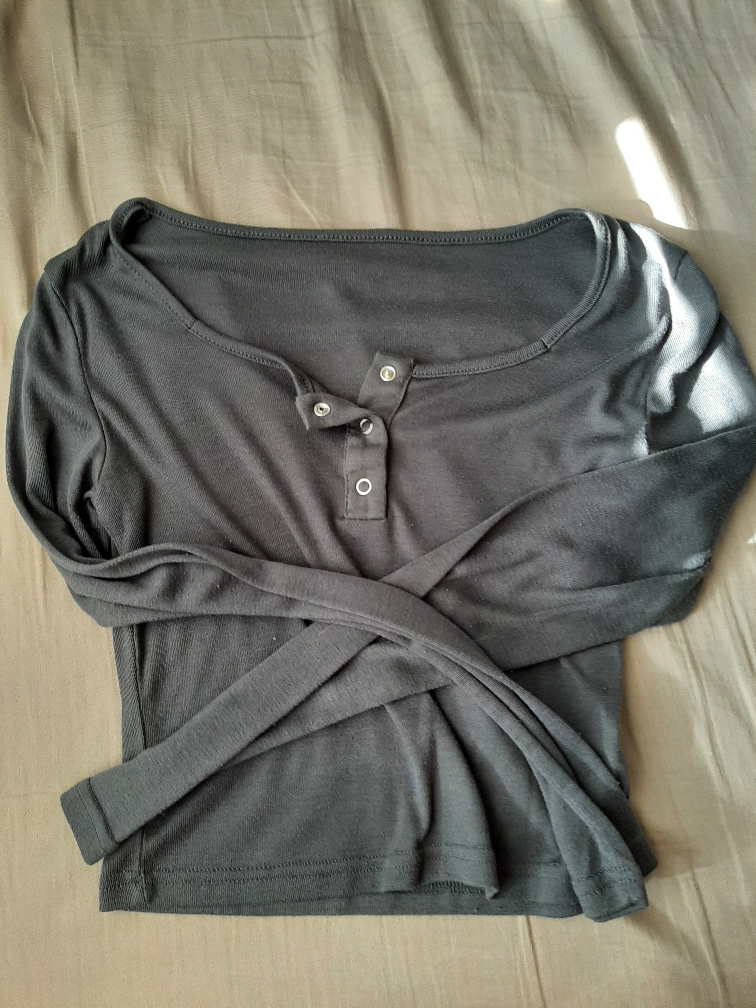 Black Long Sleeve Crop Top