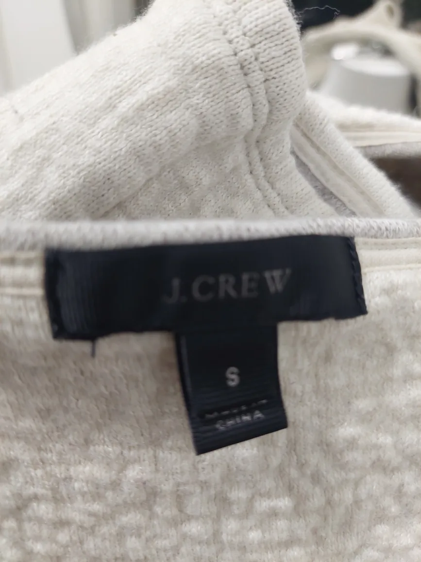 Grey and White Cropped Sweater image indicator(7)