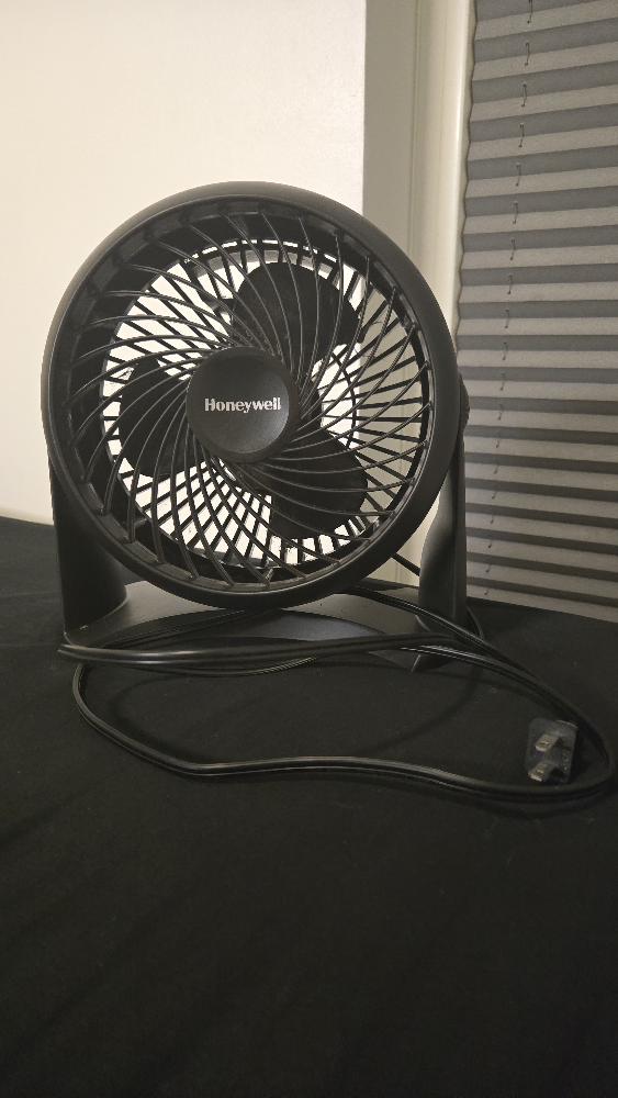 Black Honeywell Desk Fan