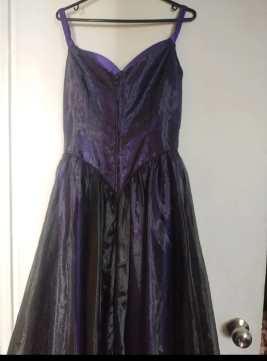 Black and Purple Strapless Gown image indicator(3)