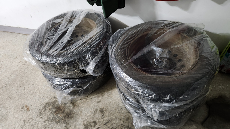 Set of 4 Blizzak Winter Tires on Steel Rims - photo 5