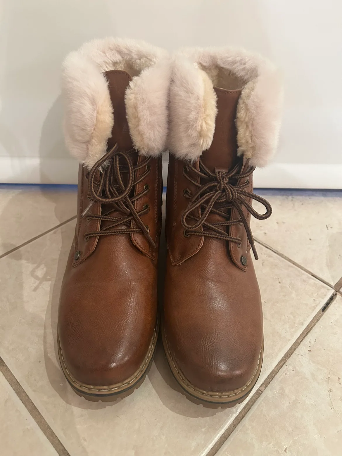 Denver Hayed Winter Boots with Ice Grip image indicator(9)