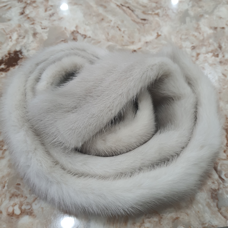 White real mink fur Stole - photo 5