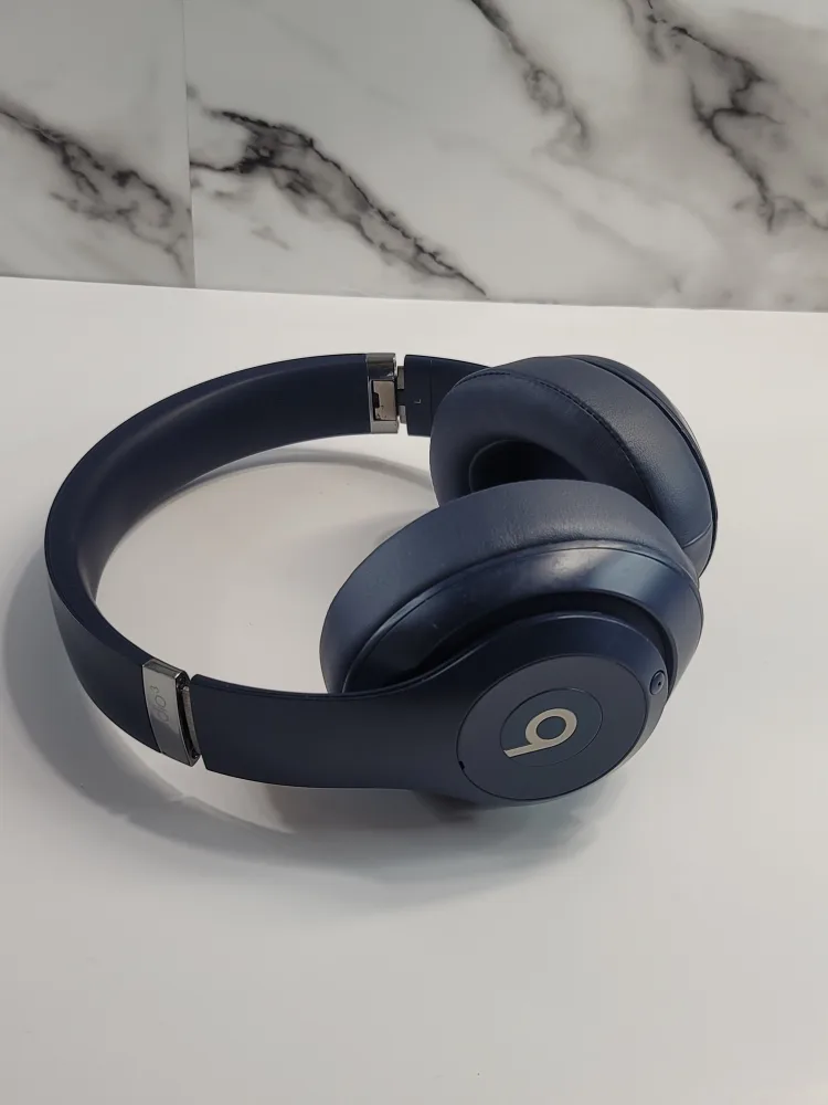 Beats Studio 3 Noise Canceling Wireless Headphones image indicator(6)