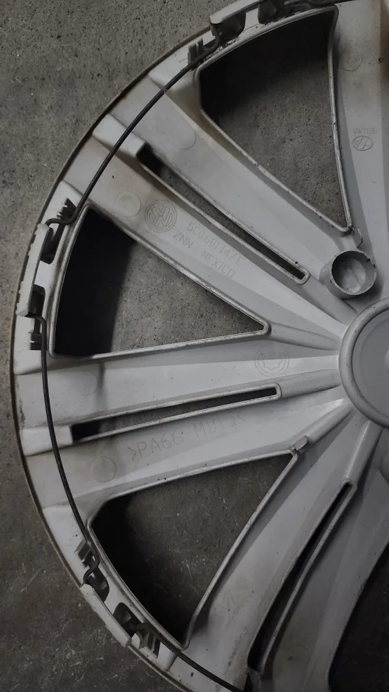Genuine OEM VW Hub Cap Jetta Fits 16" (set 4) image indicator(7)