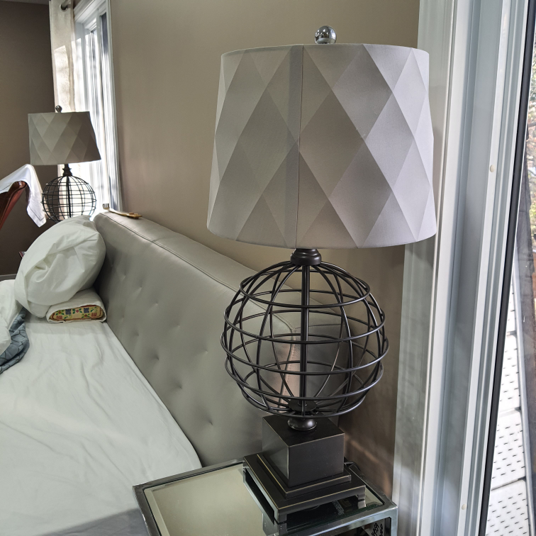 Table lamp with globe base and grey drum shade - photo 2