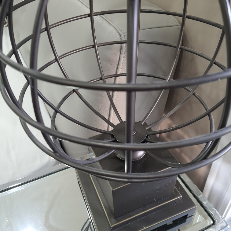 Table lamp with globe base and grey drum shade - photo 4