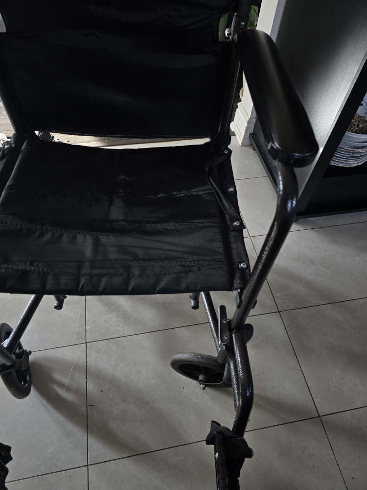 Black Folding Wheelchair like new, folding - photo 3