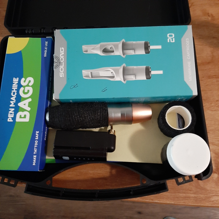 Tattoo Machine  with 4 oz. black Ink