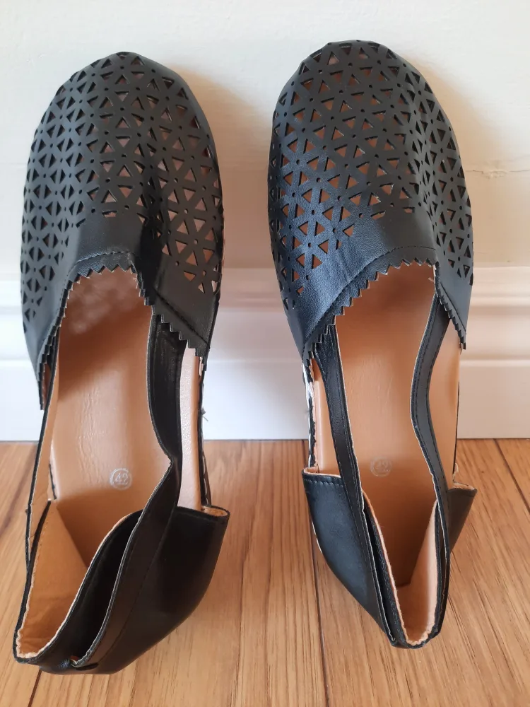 Black Cut-Out Sandals image indicator(3)