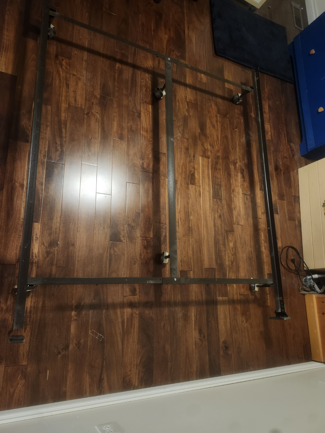 Queen Size Bed Frame and boxspring - photo 3