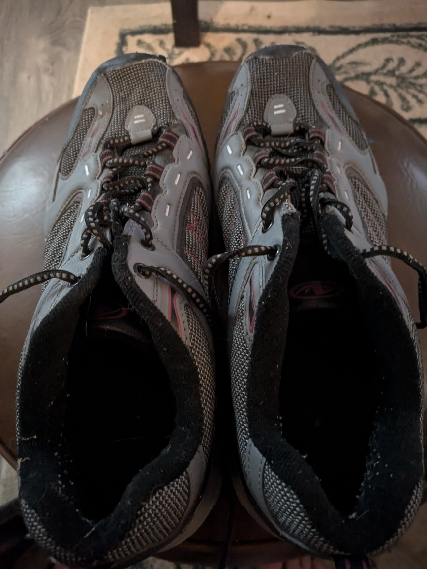 Size 13 men's running shoes FCFS - photo 3