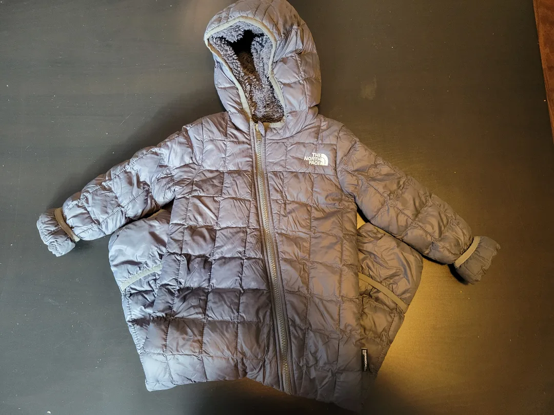 The North Face Baby Snowsuit 18 - 24 months. image indicator(3)