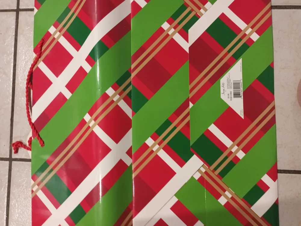 3 Christmas Gift Bags image indicator(3)