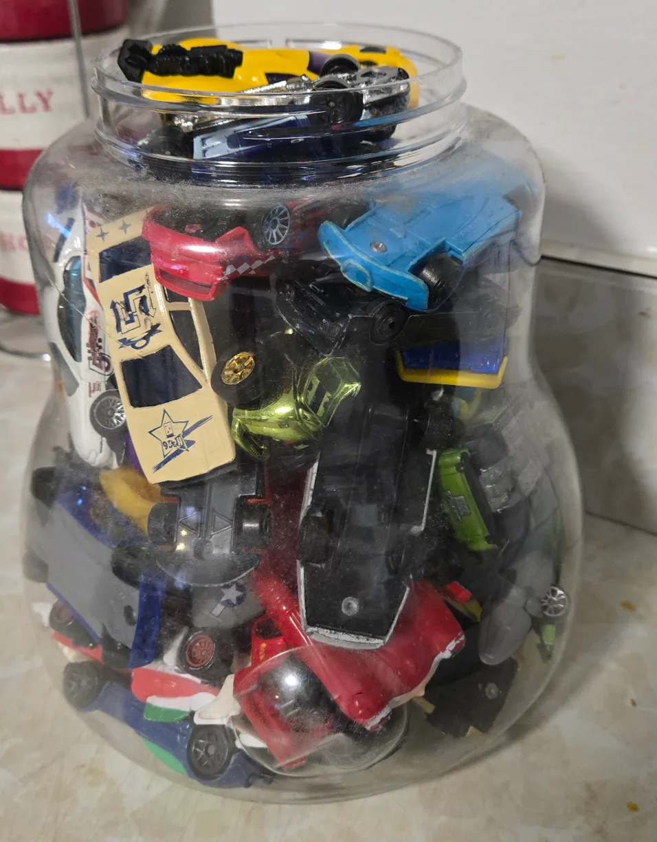 Large Lot of Hot Wheels & Matchbox Cars image indicator(2)