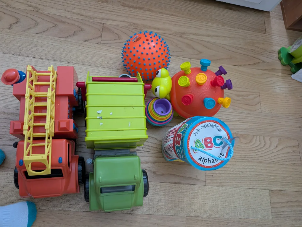 Baby/ toddler Toys Bundle thumbnail