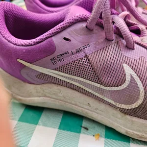 Nike Running Shoes Size 6.5Y Karrot