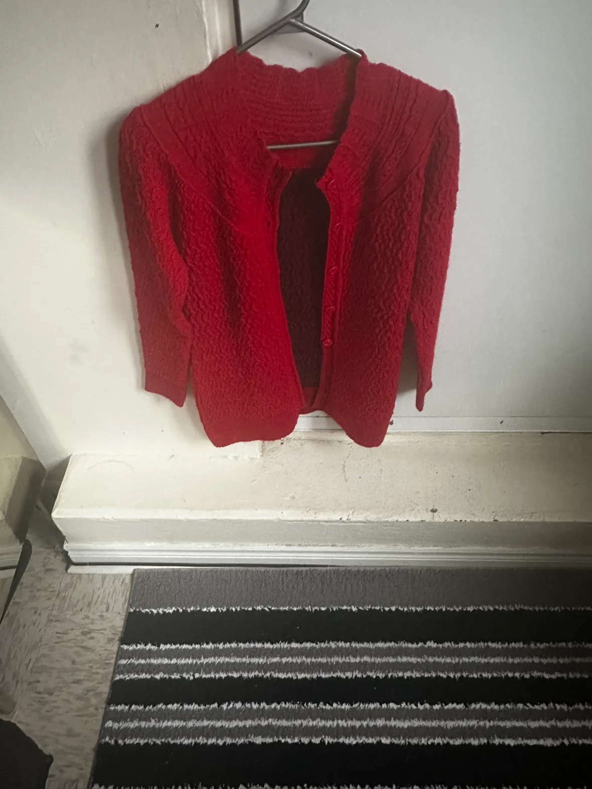 Red knitted cardigan image indicator(3)