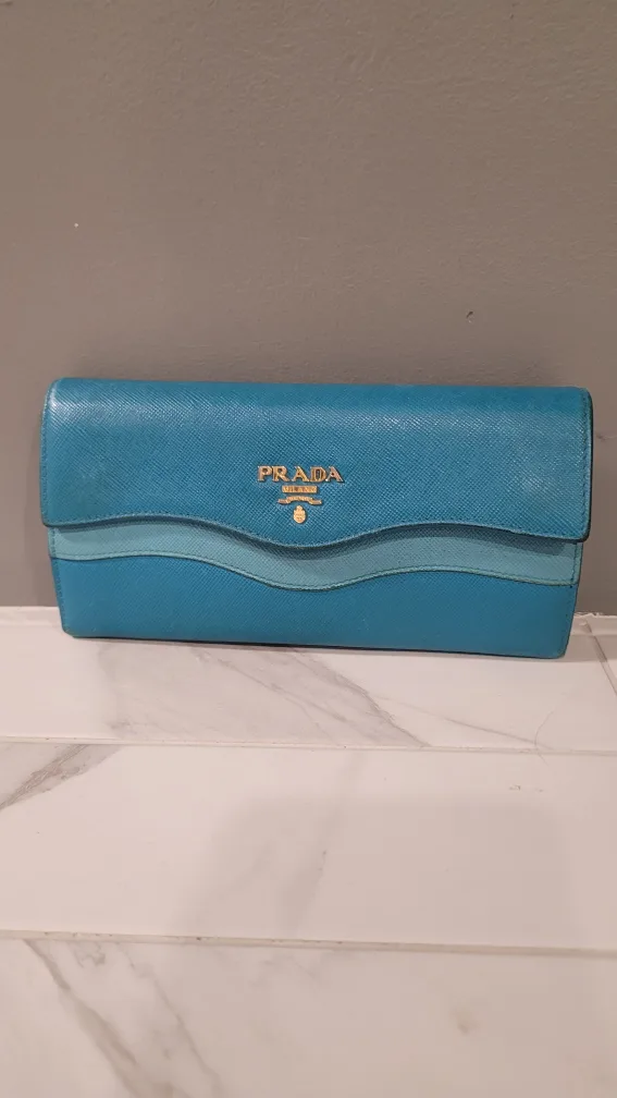Prada Wallet image indicator(2)